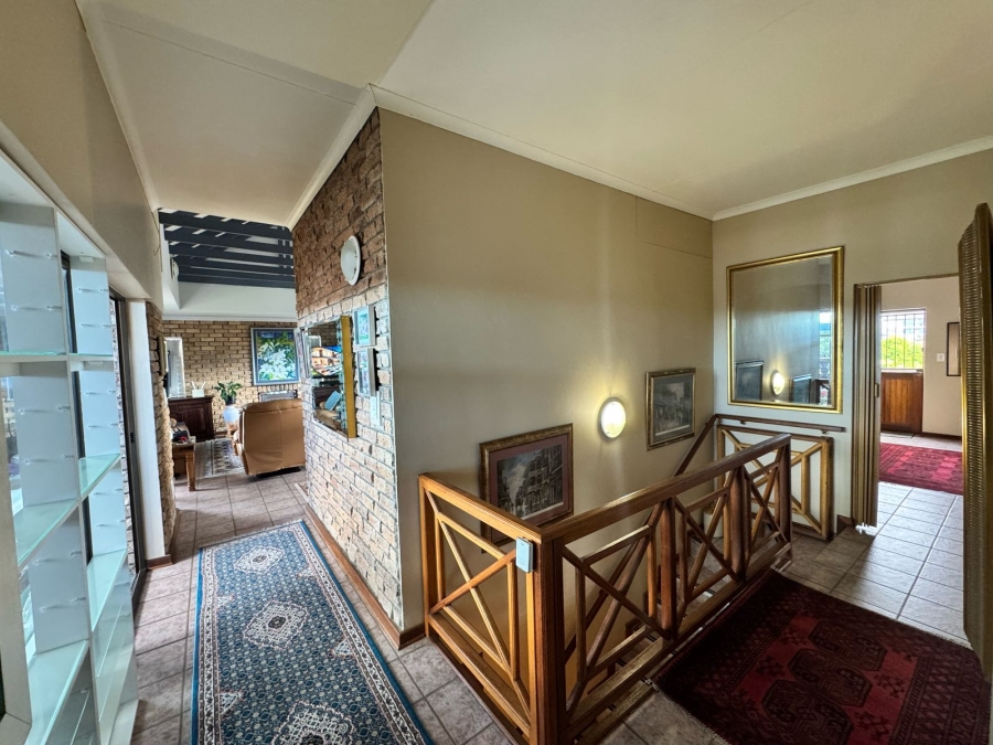 5 Bedroom Property for Sale in Stilbaai Wes Western Cape